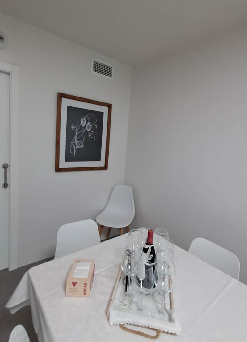 El Balcon Del Ebro By Alogest- Vistas, Piscina Y 2 Parking Apartment Zaragoza Room photo