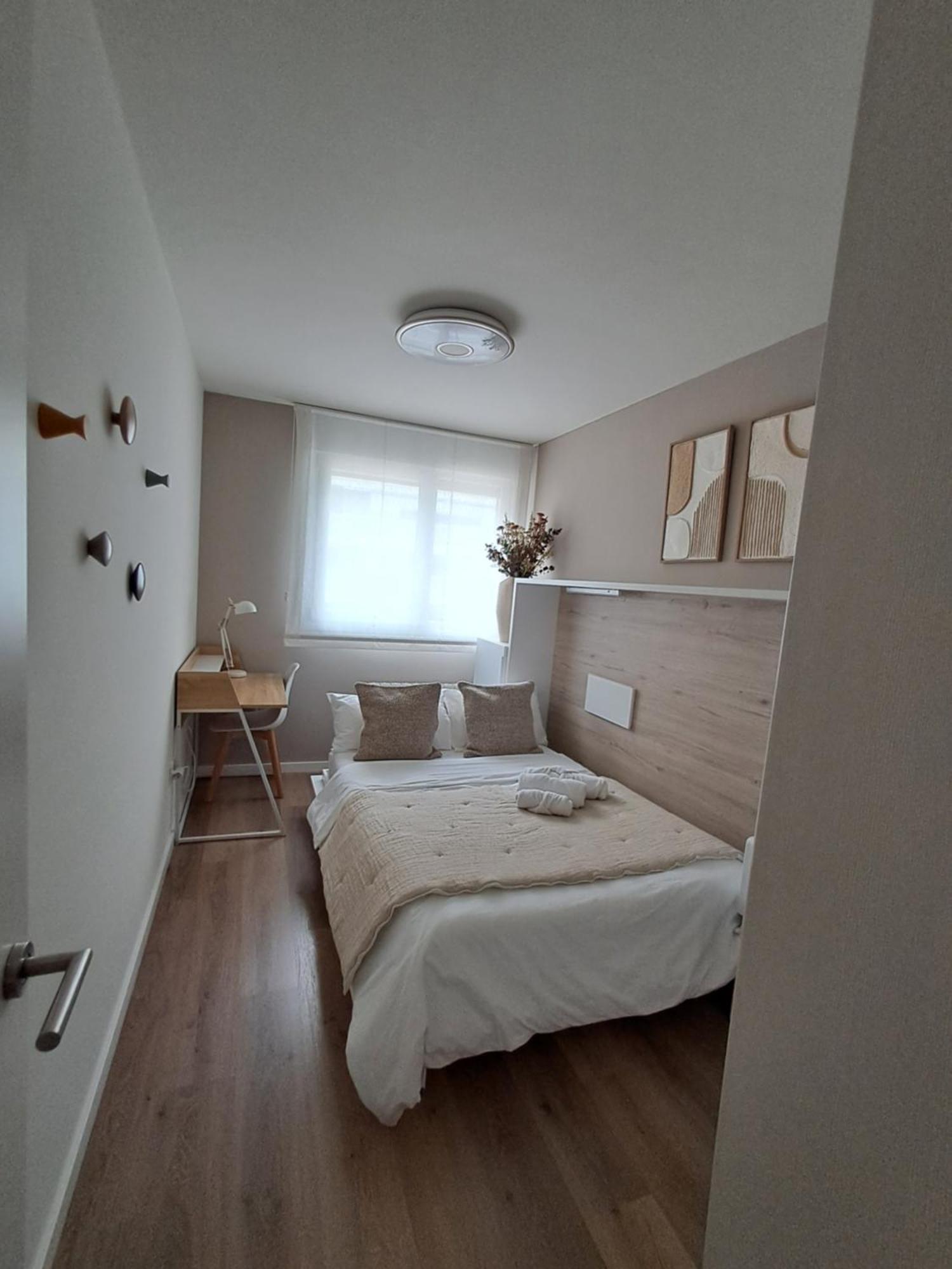 El Balcon Del Ebro By Alogest- Vistas, Piscina Y 2 Parking Apartment Zaragoza Room photo