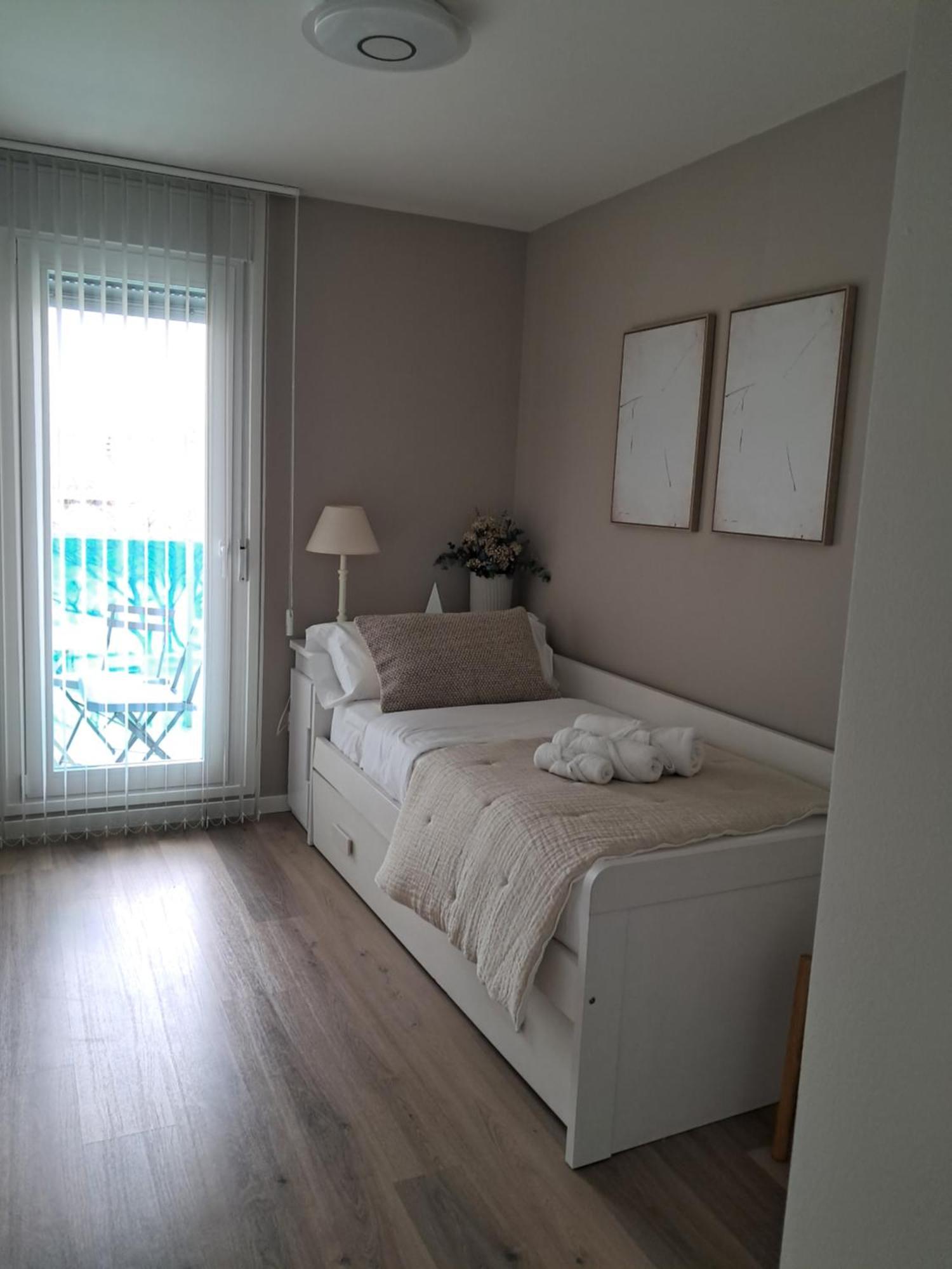 El Balcon Del Ebro By Alogest- Vistas, Piscina Y 2 Parking Apartment Zaragoza Room photo