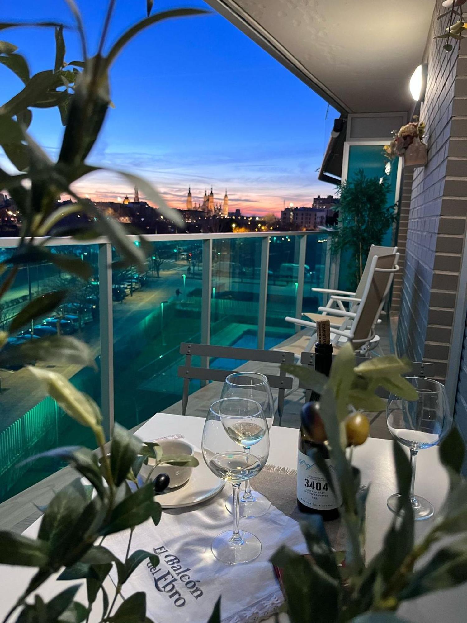 El Balcon Del Ebro By Alogest- Vistas, Piscina Y 2 Parking Apartment Zaragoza Exterior photo