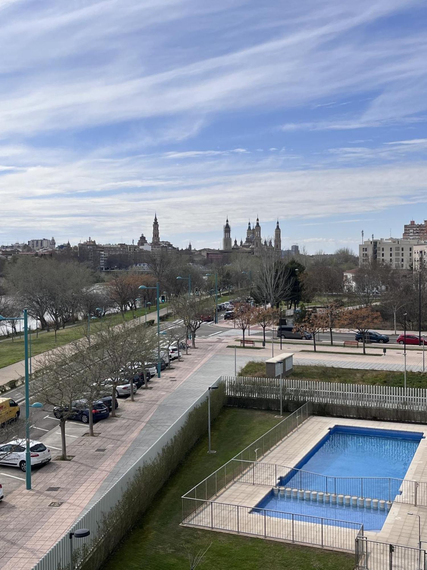 El Balcon Del Ebro By Alogest- Vistas, Piscina Y 2 Parking Apartment Zaragoza Exterior photo