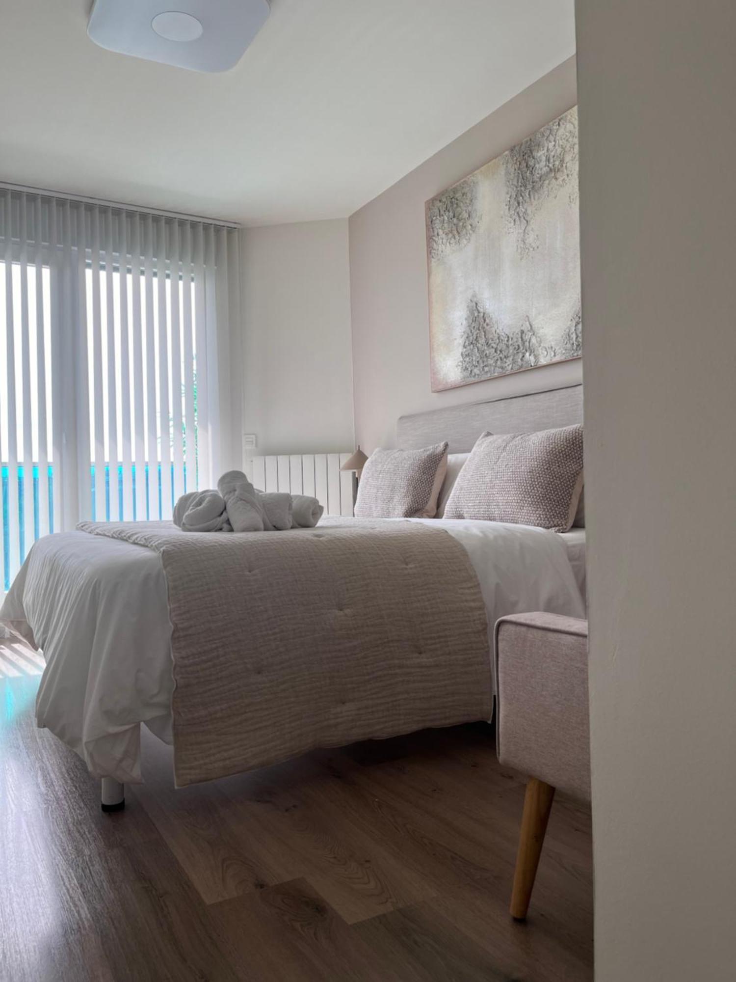 El Balcon Del Ebro By Alogest- Vistas, Piscina Y 2 Parking Apartment Zaragoza Exterior photo